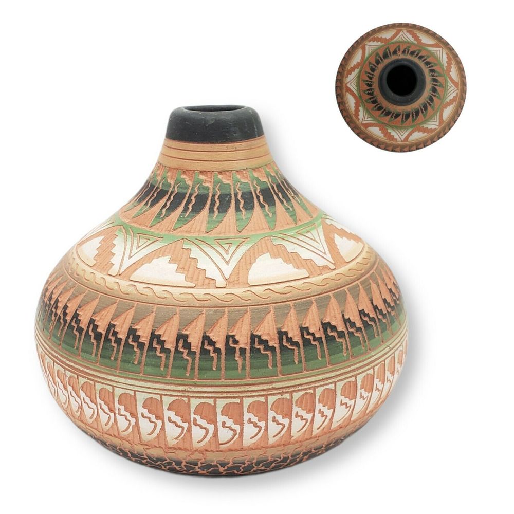 Vintage Navajo Pottery Native American Art Ethnic Etched Seed Pot Vase Signed
